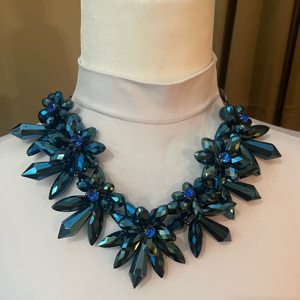 Stunning statement Necklace